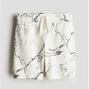 Boys marbled shorts 8/10
NWT 
I also have the shirt listed 
Bundle for the set 🥰